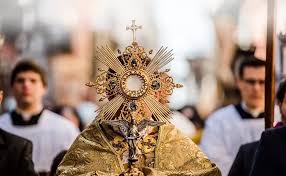 Corpus Christi e os Santos Juninos: Fé, Tradição e Arte Popular